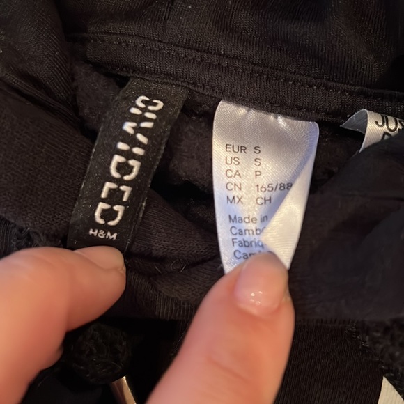 BEIBER STADIUM TOUR CROP TOP SWEATSHIRT - Picture 4 of 5